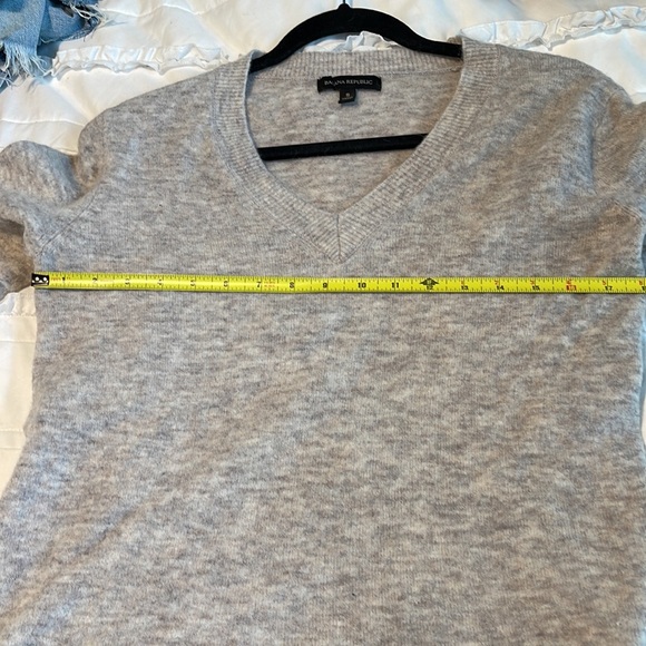 EUC Banana Republic sweater - size small - Picture 4 of 7